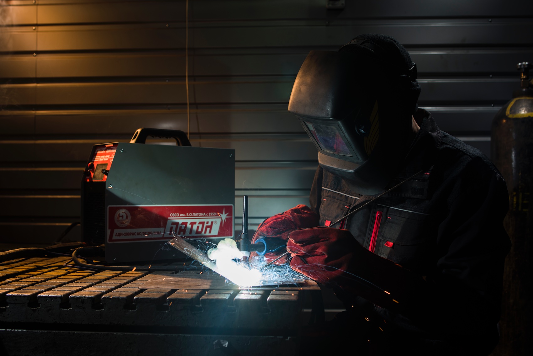 Одно- и двухкорпусные сварочные полуавтоматы ПАТОН